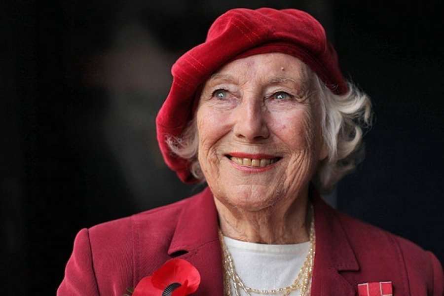 Vdes në moshën 103-vjeçare këngëtarja britanike, Vera Lynn