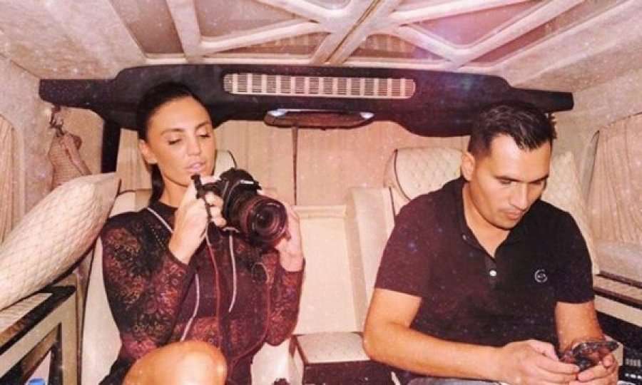 Genta vjen me të dashurin turk në Kosovë, shëtisin në Prishtinë