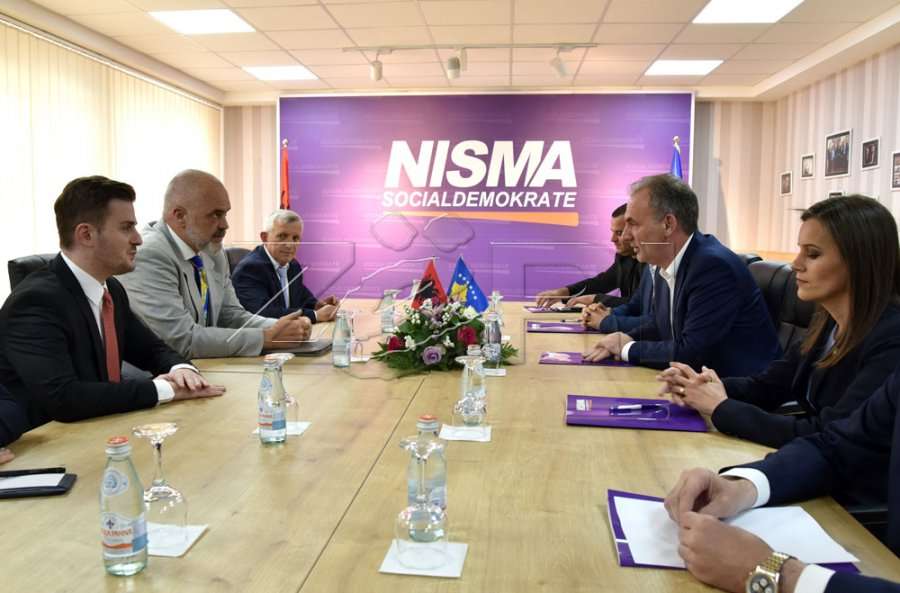 Rama nis vizitën në Kosovë, takohet me Fatmir Limajn