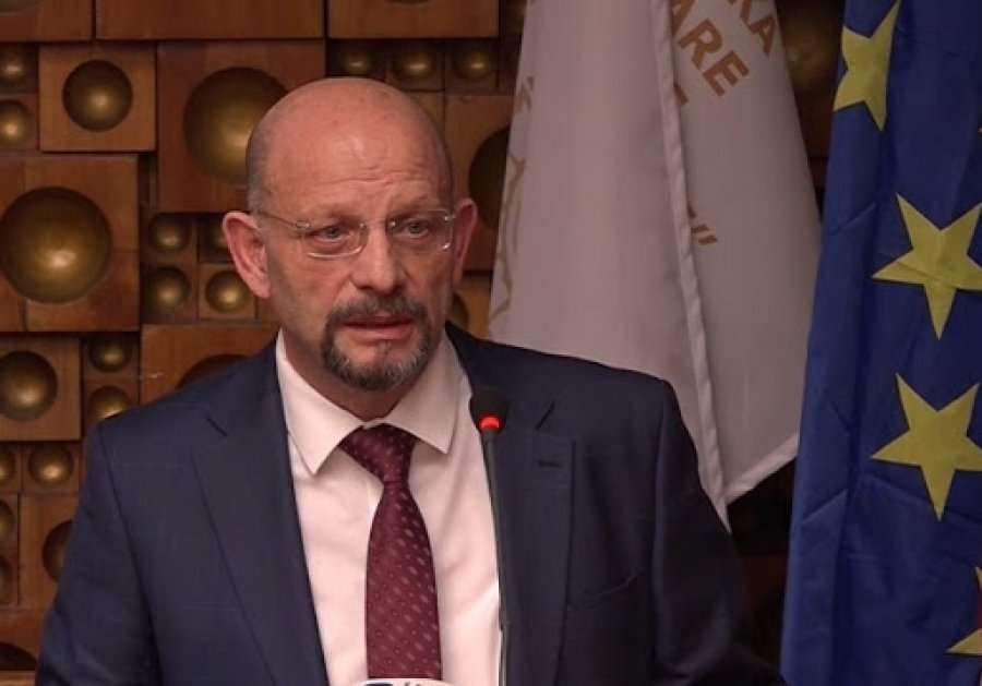 Doktori Shefqet Lulaj shërohet nga COVID-19