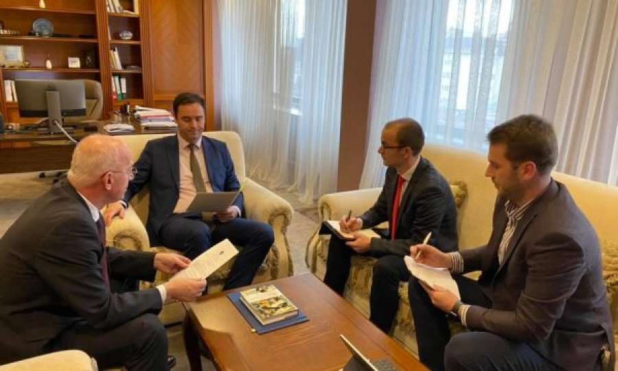 Konjufca e kërkon largimin e Vlora Çitakut e disa ambasadorëve tjerë