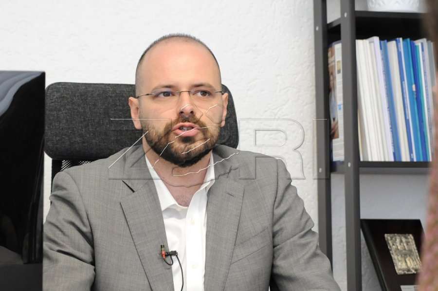 Qehaja: S’ka vullnet politik për ta përmirësuar gjendjen në arsim