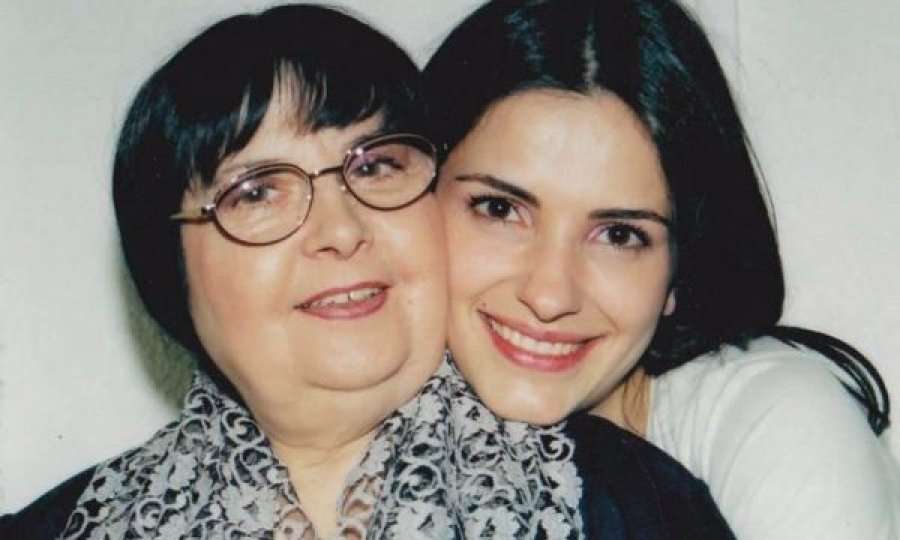 'Pusho e qetë gjyshe', Yllka Gashi bën postimin prekës për vdekjen e Leze Qena