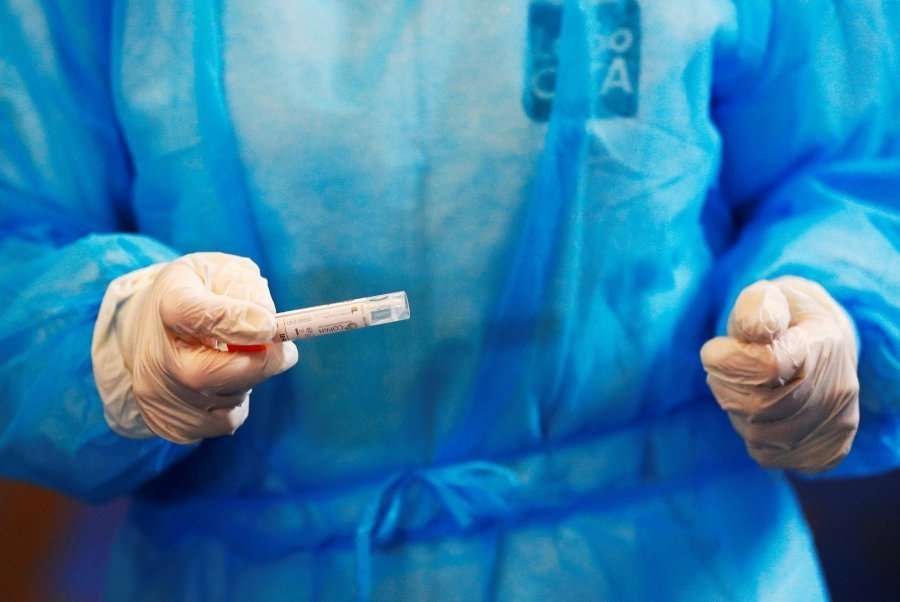 Vetizolohet mjeku në Klinë, dyshohet se kontaktoi më disa persona të infektuar
