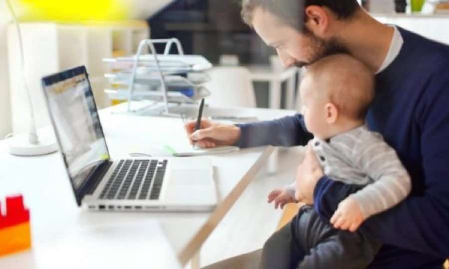 7 gjërat që nuk duhet t’i bëni kurrë para fëmijës suaj
