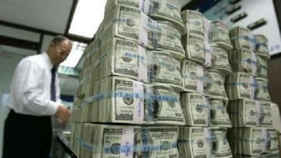 Amerika fillon të shtypë dollarë pafundësisht: Po çfarë do të ndodhë me inflacionin?