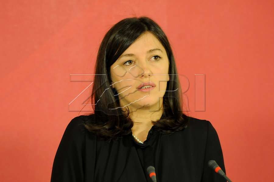 Albulena Haxhiu: Thaçit, Mustafës dhe Veselit sot iu paska rënë ndërmend Veriu i vendit