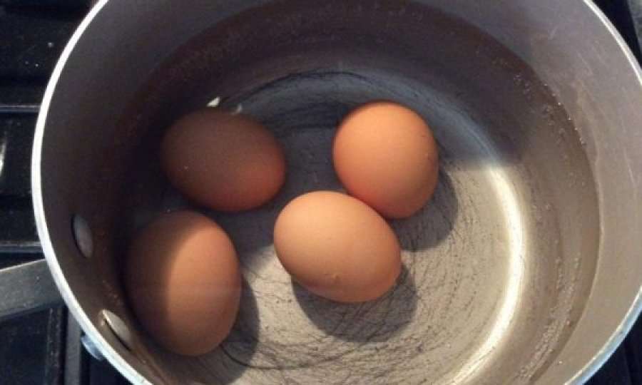 Ujitni lulet me ujin e vezëve të ziera, rezultati mahnitës