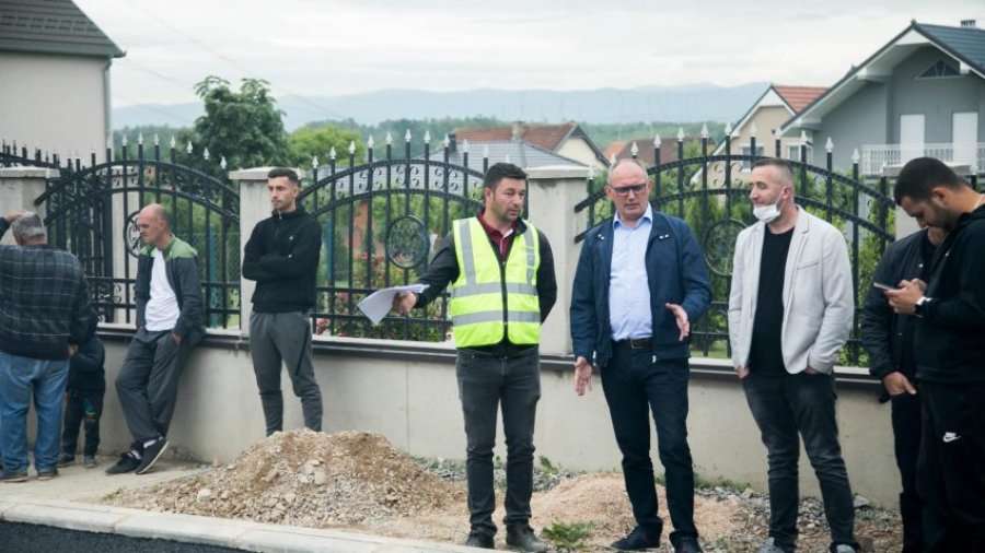 Asfaltohet rruga 6 kilometërshe në Komogllavë