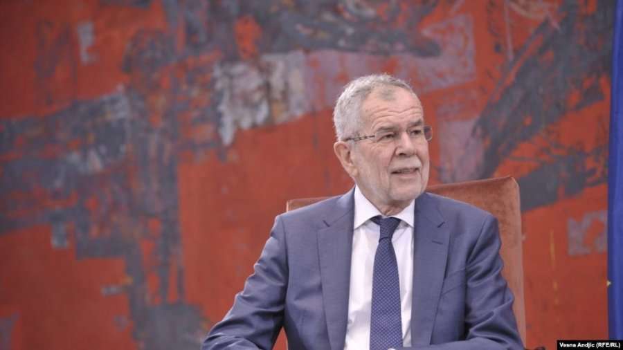 Presidenti austriak i del në mbrojtje restorantit shqiptar në Vjenë