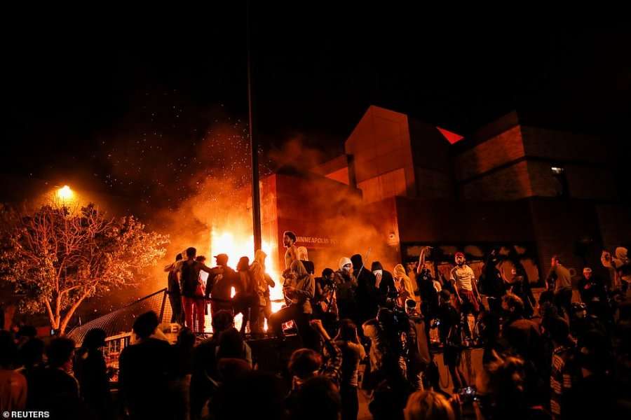 Trazira të mëdha në SHBA për vdekjen e burrit me ngjyrë