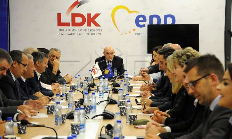 Zyrtarët e LDK-së i gëzohen vendimit të Gjykatës Kushtetuese