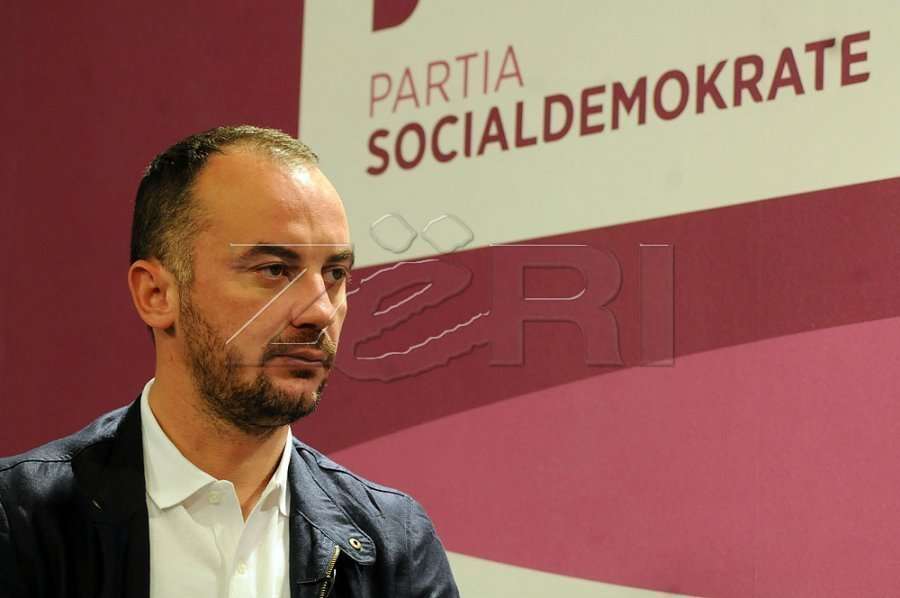 Molliqaj: Paraqitja e djeshme e Kurtit në ballkon të Qeverisë ishte e paramenduar