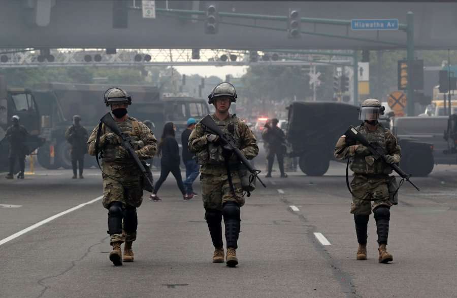 Minesota thërret Gardën Kombëtare për të shuar protestat e dhunshme në Mineapolis