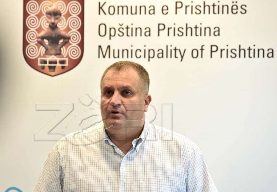 Ahmeti përsëri me status në FB, kësaj here merret me shkyçjet e rrymës nga KEDS-i