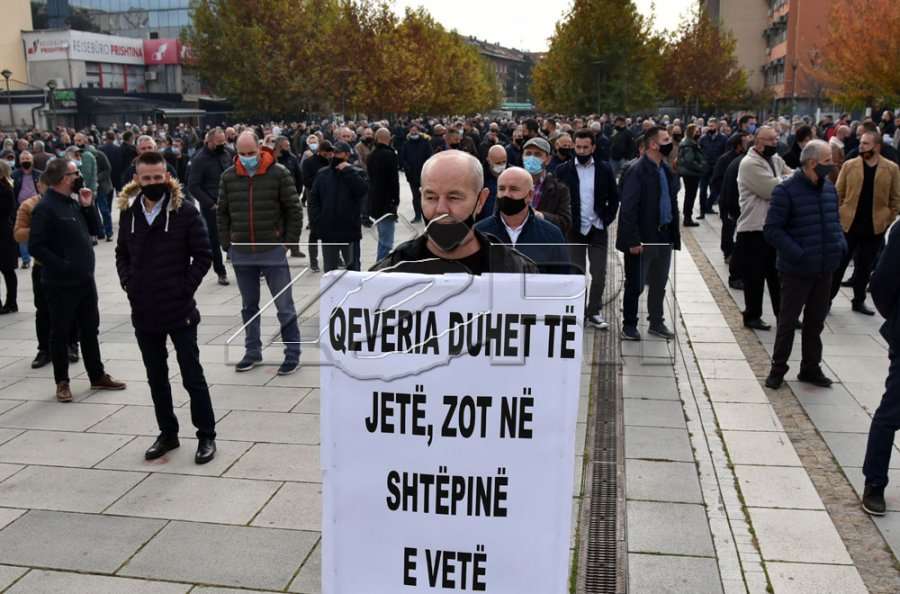 Zhbllokohen xhirollogaritë e Telekomit, nesër pritet të dalin pagat e punëtorëve