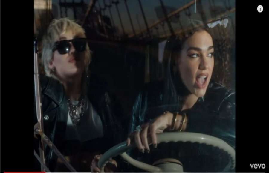 Miley Cyrus dhe Dua Lipa vijnë fuqishëm me “Prisoner”