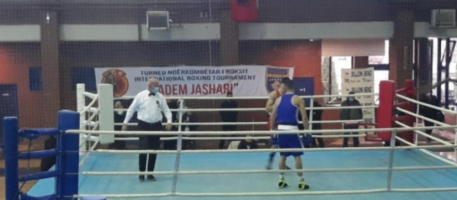 Këta janë fituesit e çmimeve në turneun e boksit “Adem Jashari”