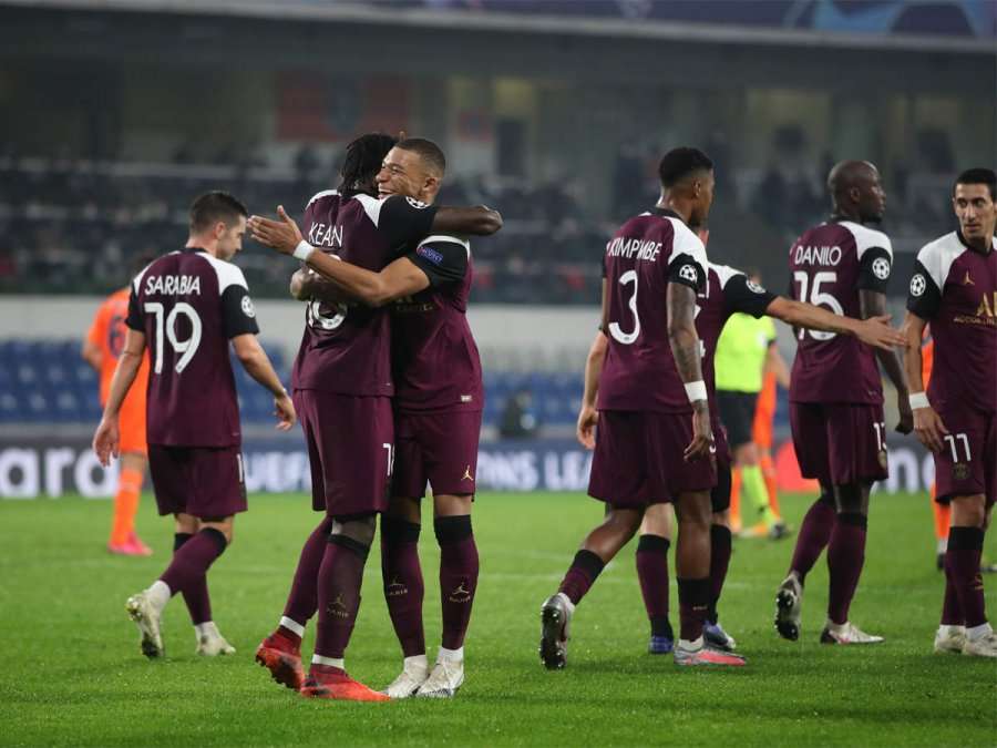 E dhimbshme, ylli i PSG-së nuk e ndihmon babanë, e lë të përfundojë në rrugë