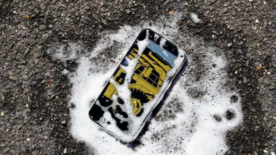 Telefoni i parë që mund të lahet me sapun dhe zbardhues