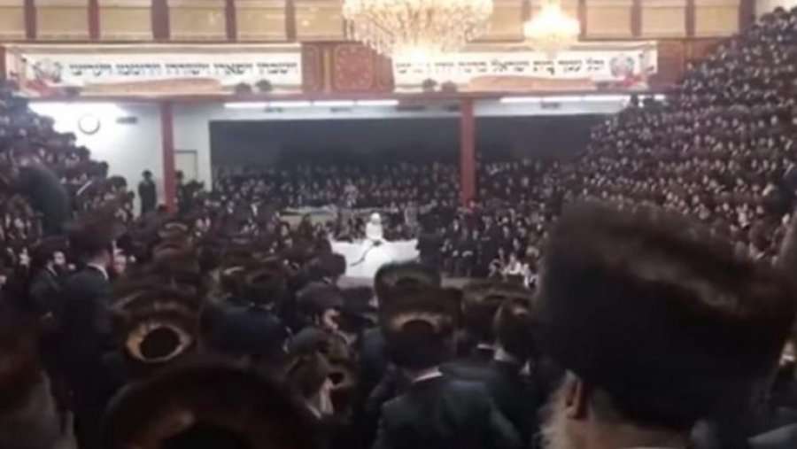 Në dasmën e fshehtë në Brooklyn marrin pjesë 7 mijë dasmorë pa maska, guvernatori i New Yorkut reagon: Shkelje e rëndë e ligjit