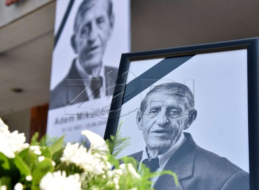 Teatri i qytetit të Vushtrrisë emërtohet “Adem Mikullovci”