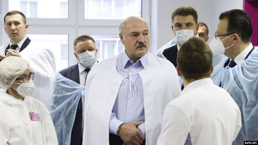 Lukashenka thotë se do të largohet nga posti kur të miratohet kushtetuta e re