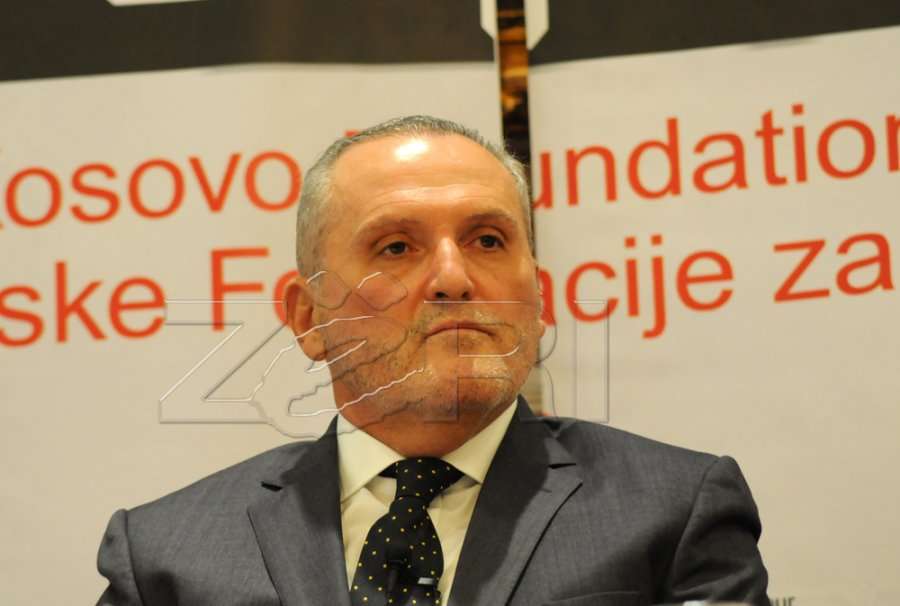 Veton Surroit nuk do t’i hiqet titulli, prefekti i Kukësit pritet të shfuqizojë vendimin