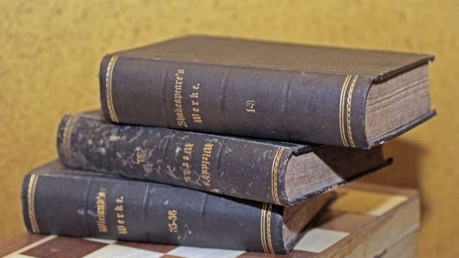 Përmbledhja e dramave të Shakespeare shitet në ankand për 9.97 milionë dollarë