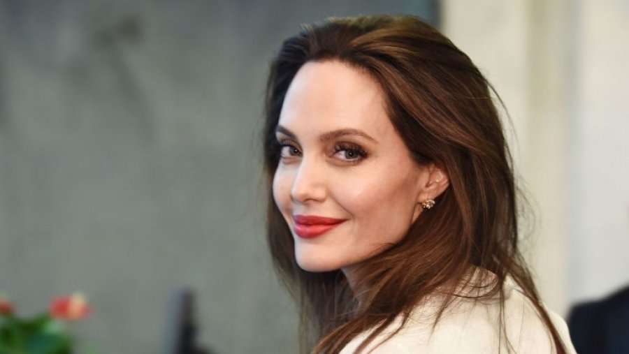 Angelina Jolie shkruan libër për të drejtat e njeriut