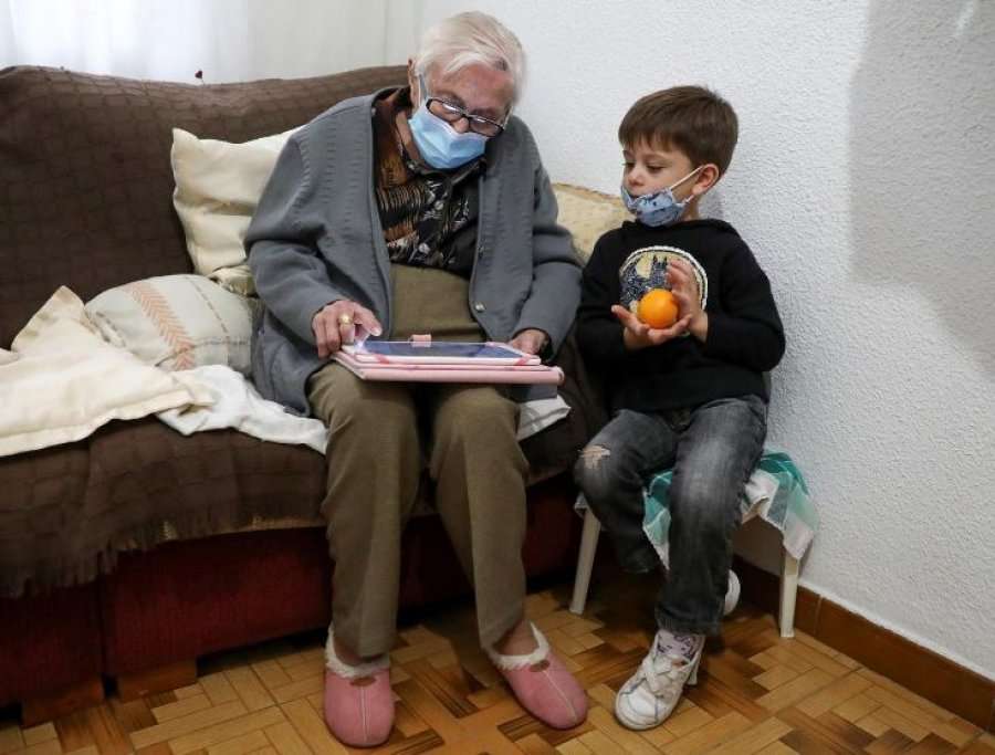 99-vjeçarja u rikthehet lojërave kompjuterike pasi mundi COVID-19