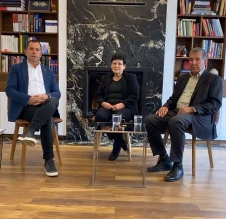 Gashi thotë se dy persona janë paraqitur në zyrën e tij me informata për rastin e Deharit