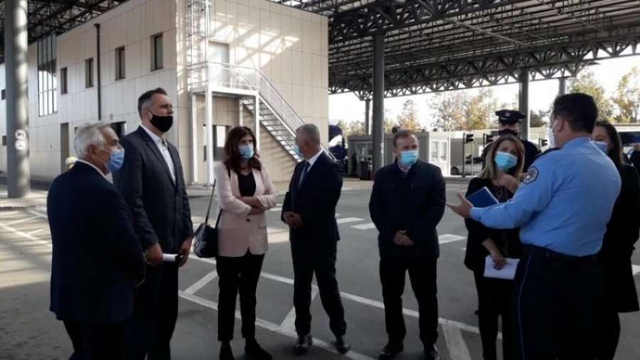 Deputetët në Merdare: Këtu nuk ka asnjë shenjë se është Kosovë