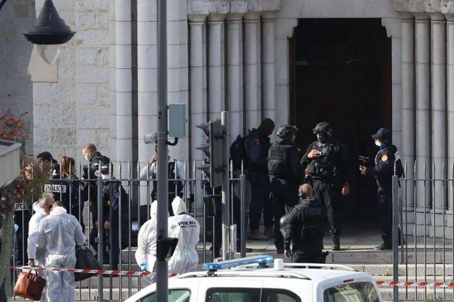 Gruaja që iu pre koka sot në sulmin e Francës la një porosi pak minuta para se të vdiste