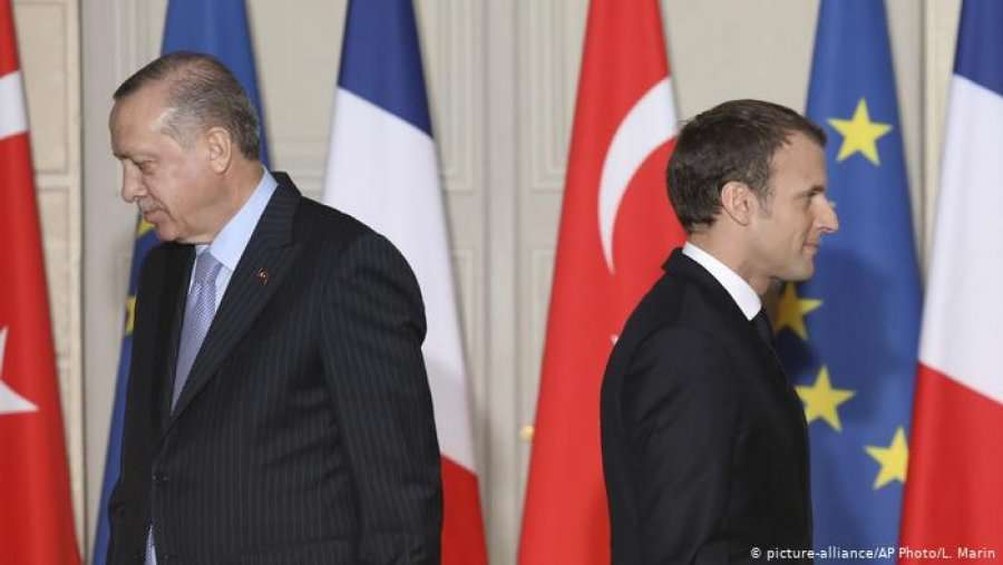 Francezët me origjinë turke reagojnë ndaj përplasjes Macron-Erdogan
