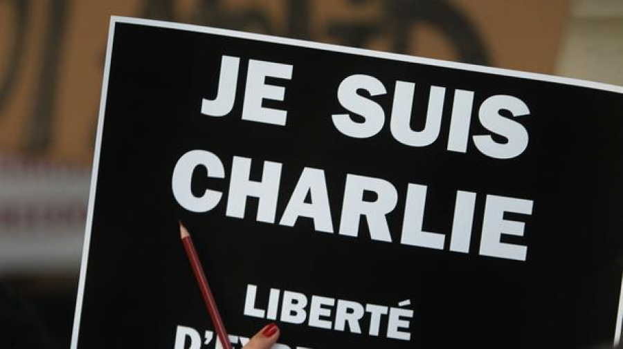 “Charlie Hebdo” ripublikon karikaturat kontroverse të Muhamedit