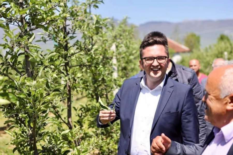 Ministri i Bujqësisë u premton komunave se deri në dhjetor do të kryhen pagesat e subvencioneve
