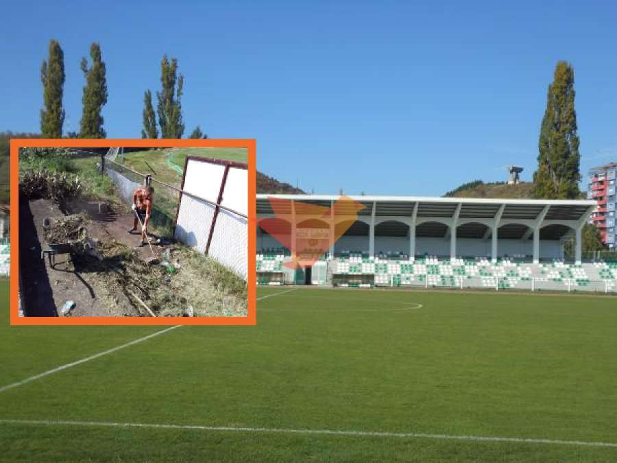 Gjest për t’u duartrokitur: Dy qytetarë pastrojnë vullnetarisht stadiumin “Riza Lushta”