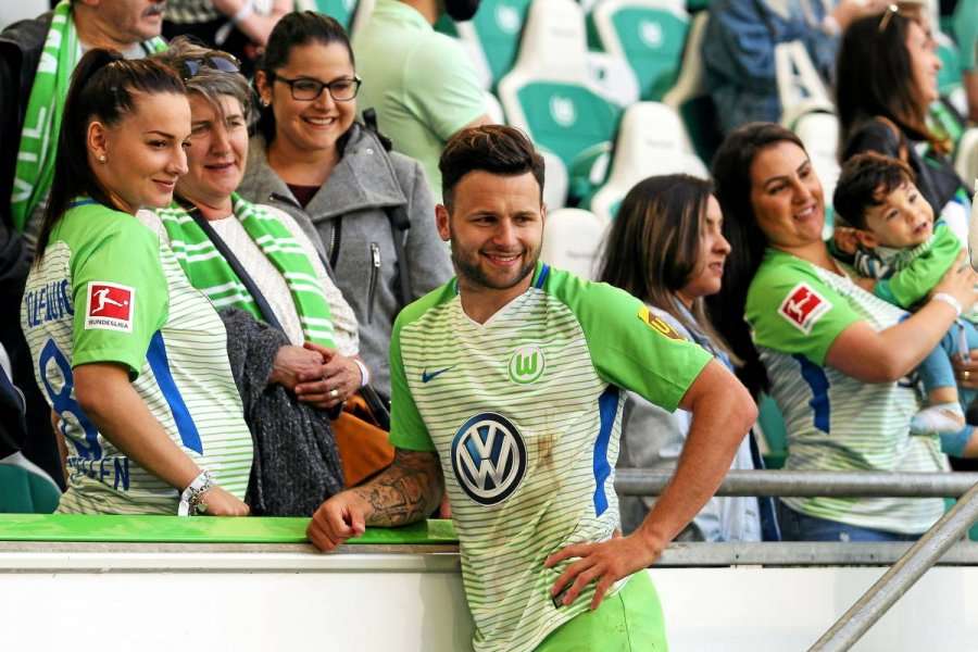 Futbollisti i Wolfsburgut e ka nusen shqiptare: Mirë që ndeshja po luhet pa tifozë pasi do të më duhej të jepja shumë dhurata