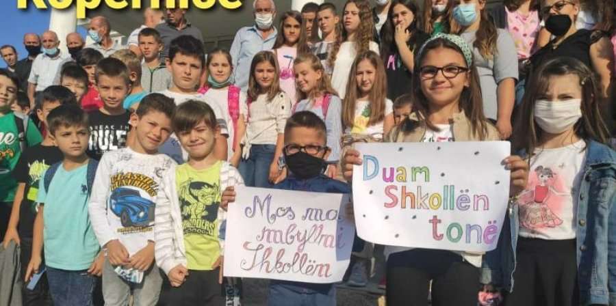 Banorët e disa fshatrave të Kamenicës protestojnë kundër mbylljes së shkollave