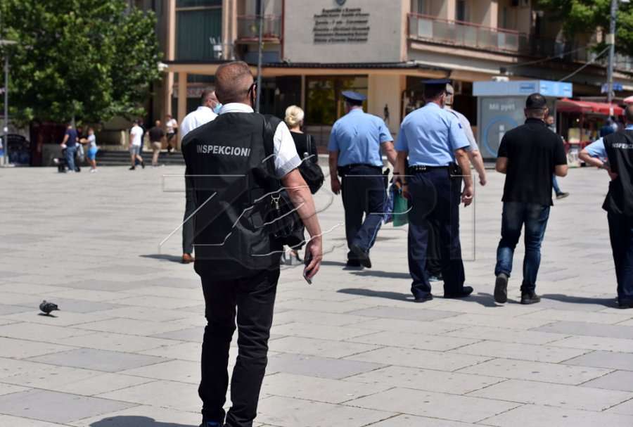 Policia gjobit 873 qytetarë për mosrespektim të masave antikoronavirus
