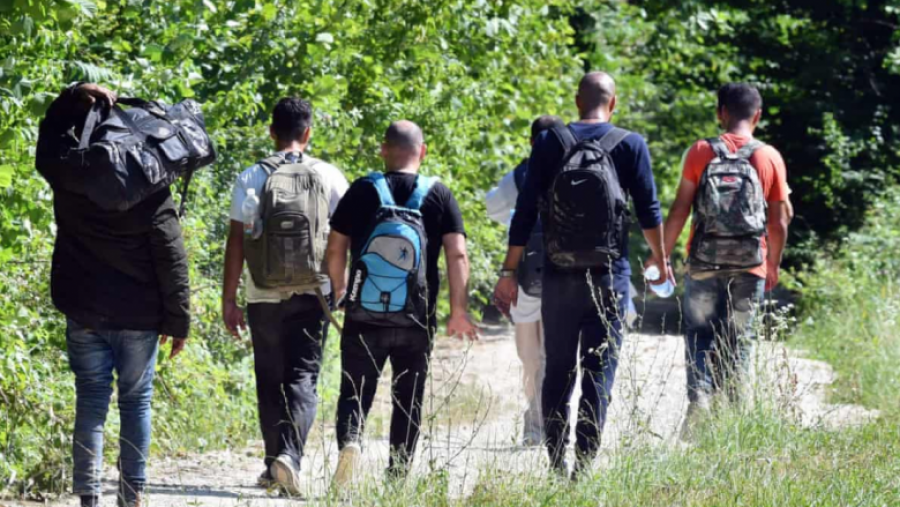 Një shtetas i Shqipërisë kapet nga policia në Drenas me kamionin e mbushur me emigrantë nga Iraku, Egjipti e Afganistani