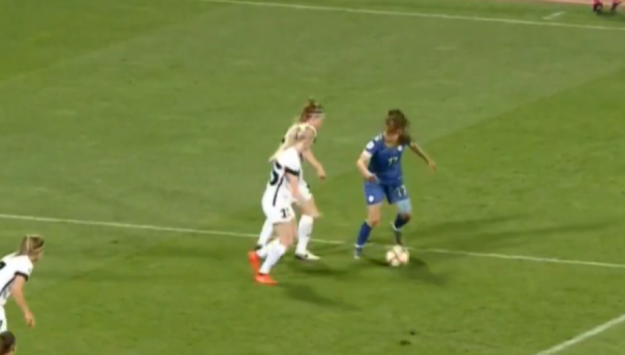 Momenti kur futbollistja e Kosovës 'trullos' mbrojtjen estoneze