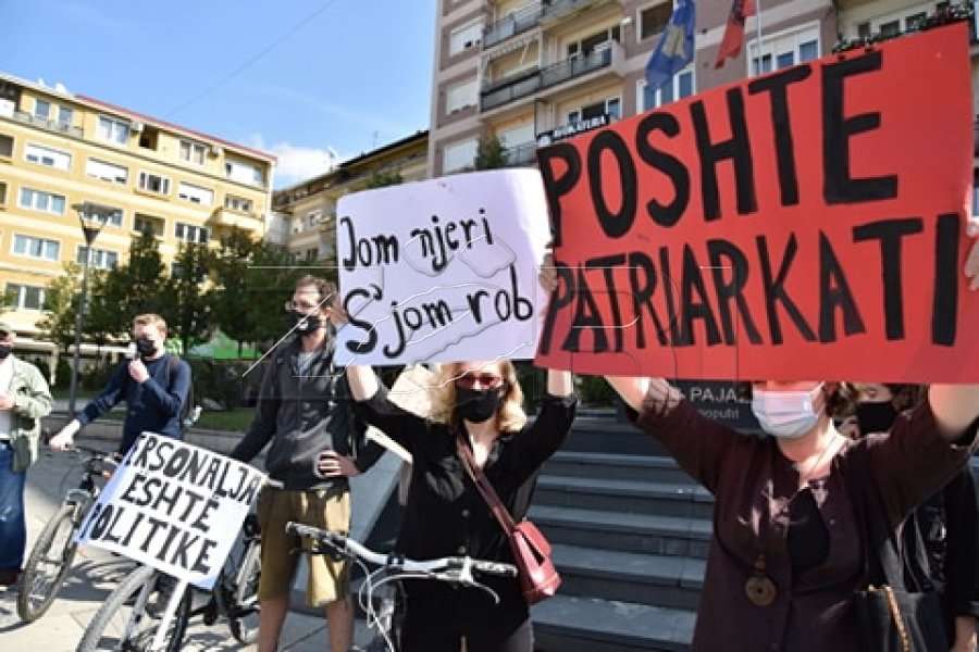 Protestë ndaj mosreagimit të institucioneve në mbrojtje të grave
