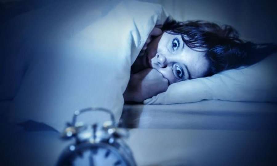 Çfarë është paraliza e gjumit dhe cilët persona janë më të rrezikuar