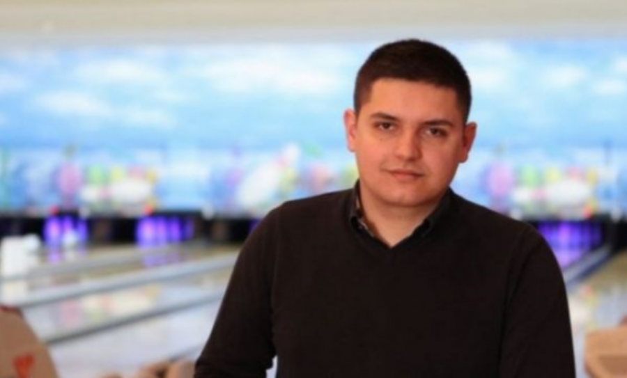 Vdes 26-vjeçari nga Peja gjatë një loje basketbolli