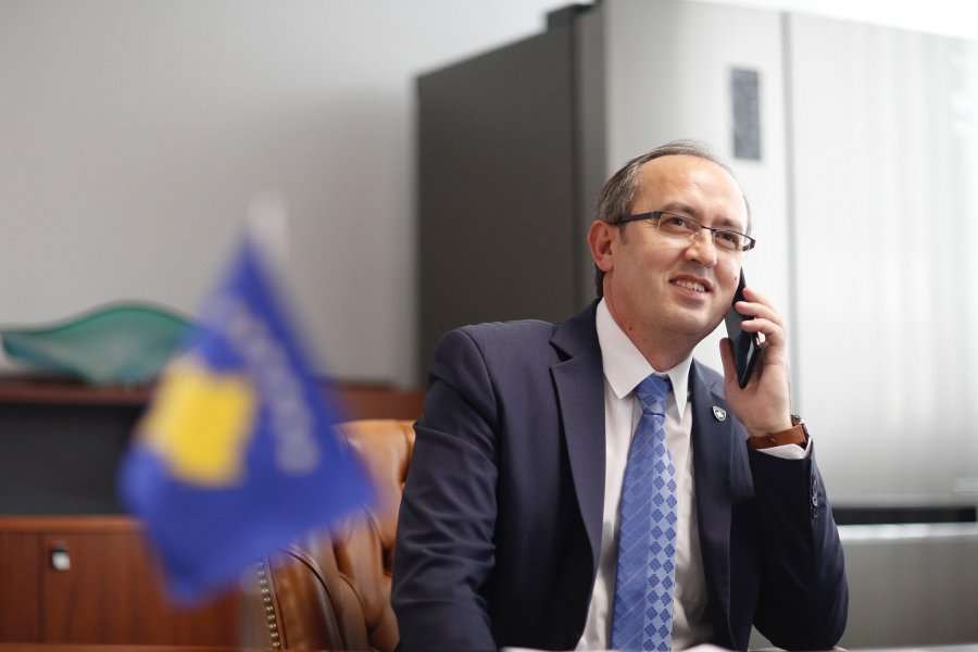 Kryeministri Hoti lumturohet me fitoren e Liverpoolit, përmend edhe statistika