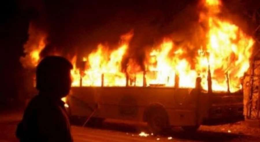 Fushë-Kosovë, punëtori ia vë flakën autobusit të shefit që nuk ia dha rrogën