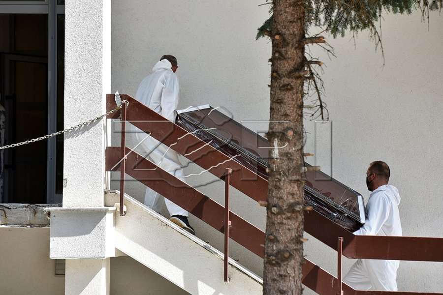 Tetë të vdekur dhe 498 të infektuar me COVID-19 në vend