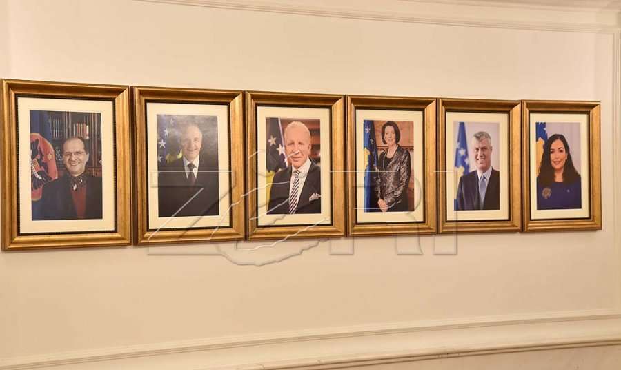 Muhaxheri tregon se cilat fotografi të presidentëve i mban në zyrë